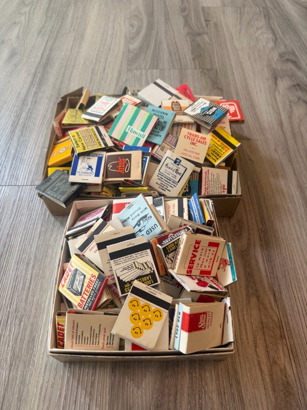 Lot of Vintage Matchbooks featuring hotels, restaurants, etc, 100’s, unused